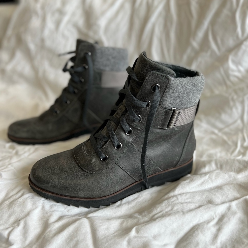 Sorel Harlow Conquest Boot in Quarry, size 8